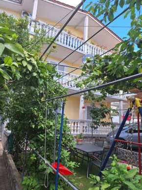 Apartment Livaja 2BR with Balcony , FREE Parking & AirCond